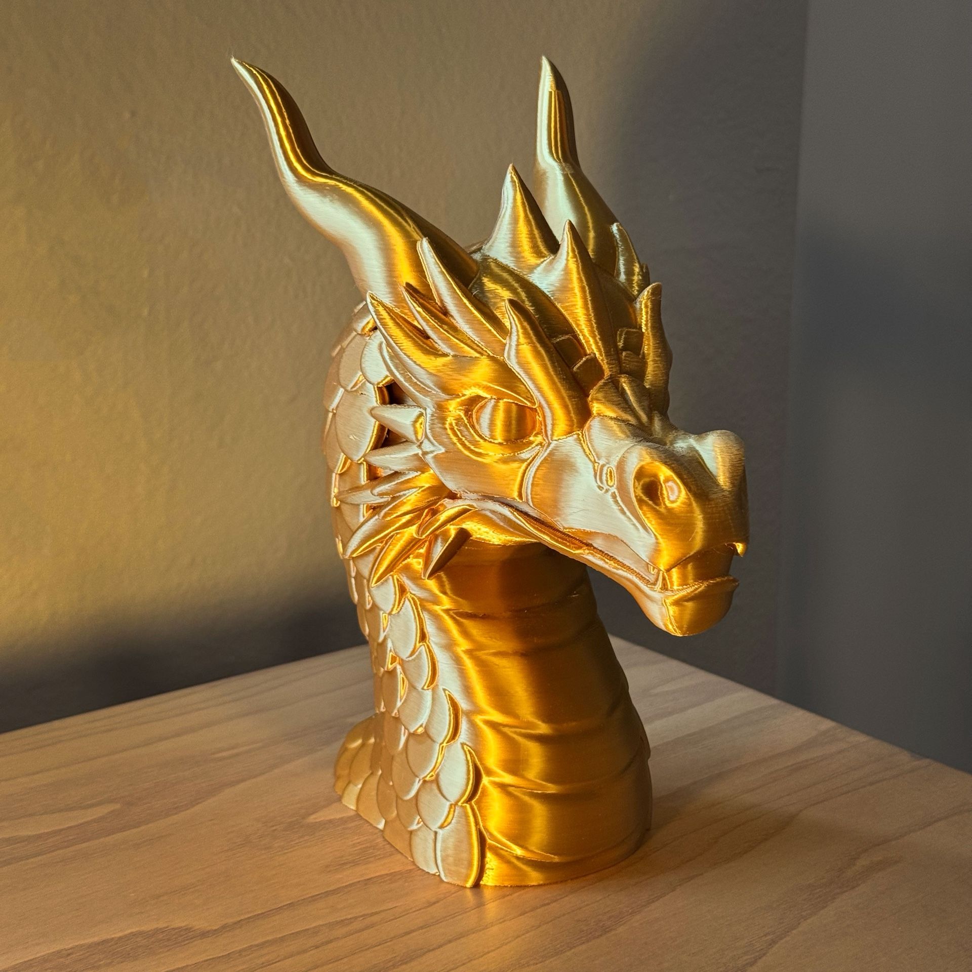 π Dragon Headphone Stand