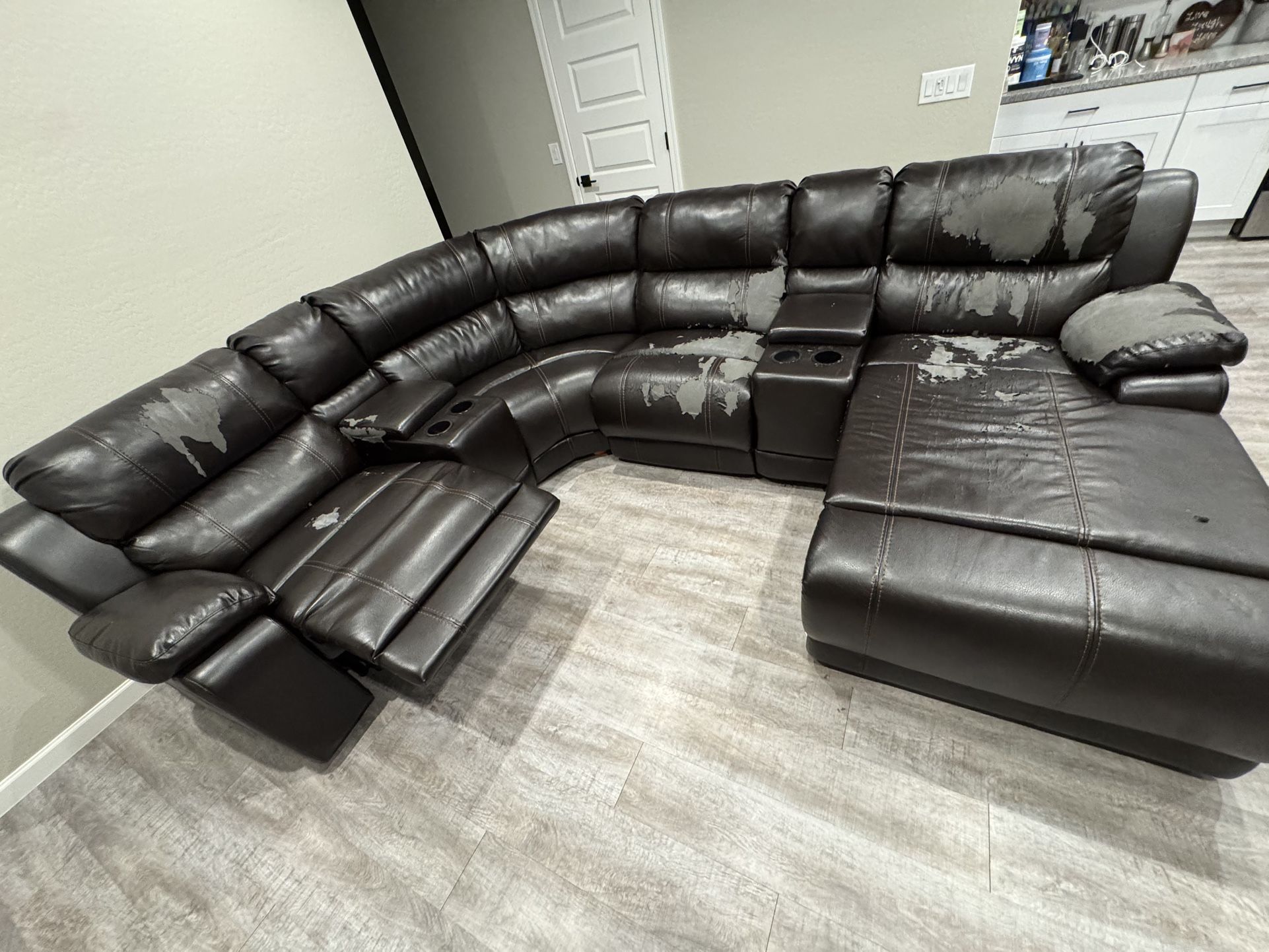 PLEATHER SECTIONAL COUCH