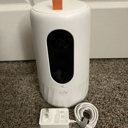 Eufy Treat Dispensing Pet/Dog Camera D605 - Like New 