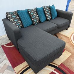 Small sectional sofa with reversible chaise longue. Delivery available for an additional cost. Dimensions: Length 92 x Depth 51 x Height 35.