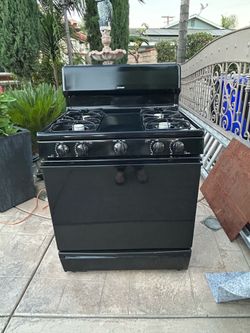 Hotpoint Black Stove