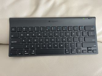 Logitech Tablet Keyboard for iPad YR0034 Bluetooth Wireless - Works w/Batteries