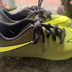 Kids Nike Cleats Size (1.5 Youth)