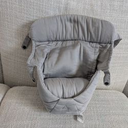 Ergobaby Easy Snug Infant Insert in grey.