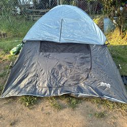 3 Person Tent By World Famous Sports