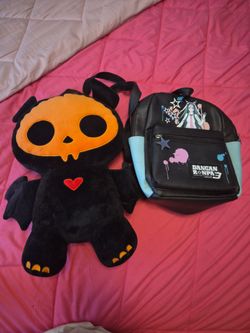 Hot Topic  bags