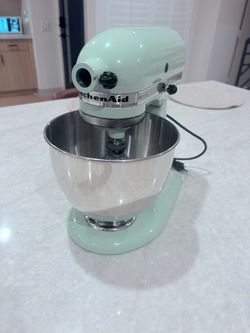KitchenAid Artisan 5-Quart Tilt-Head Stand Mixer - Pistachio Green (Like New)