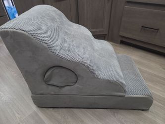 2-in-1 Foam Pet Ramp & Hideaway Cave (Excellent Condition)