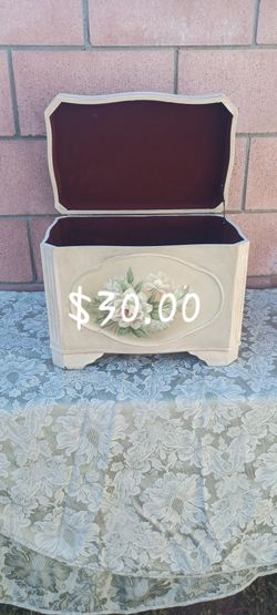 Rose Chest   Home Decor Cash Only *Buyer's Pickup 91343
