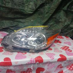 2010-15 Toyota Prius Left Headlight 
