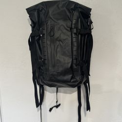 OAKLEY 92513 MOTION 26 BLACK TACTICAL WET DRY BACKPACK