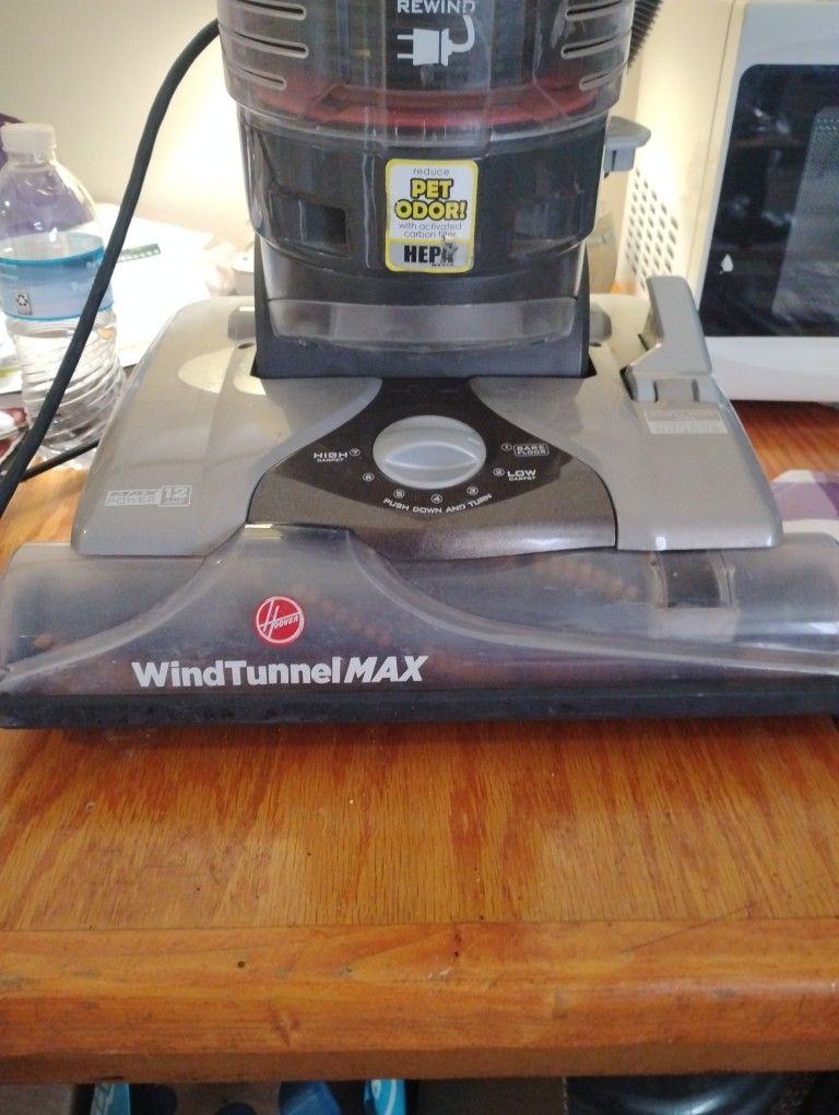 Hoover Wind Tunnel Max Vacuum//Pet Control Max