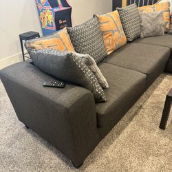 Extremely comfortable, Brand New Sectional! Absolutely Beautiful! 