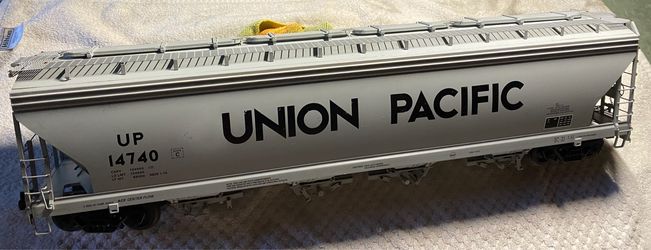 USA train 4-bay center flow covered hopper