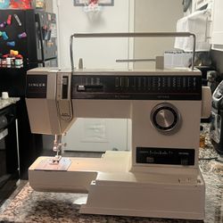 Vintage Singer 6234 Electronic Sewing Machine - Working, Needs Pedal (Portable, Multi-Stitch)