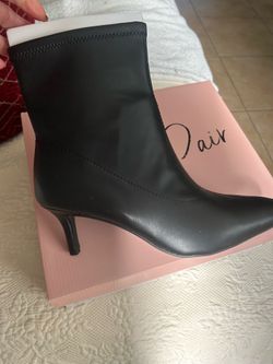 NEW Sz 9 Gorgeous Black Booties. SALE. TODAY $35 🎈