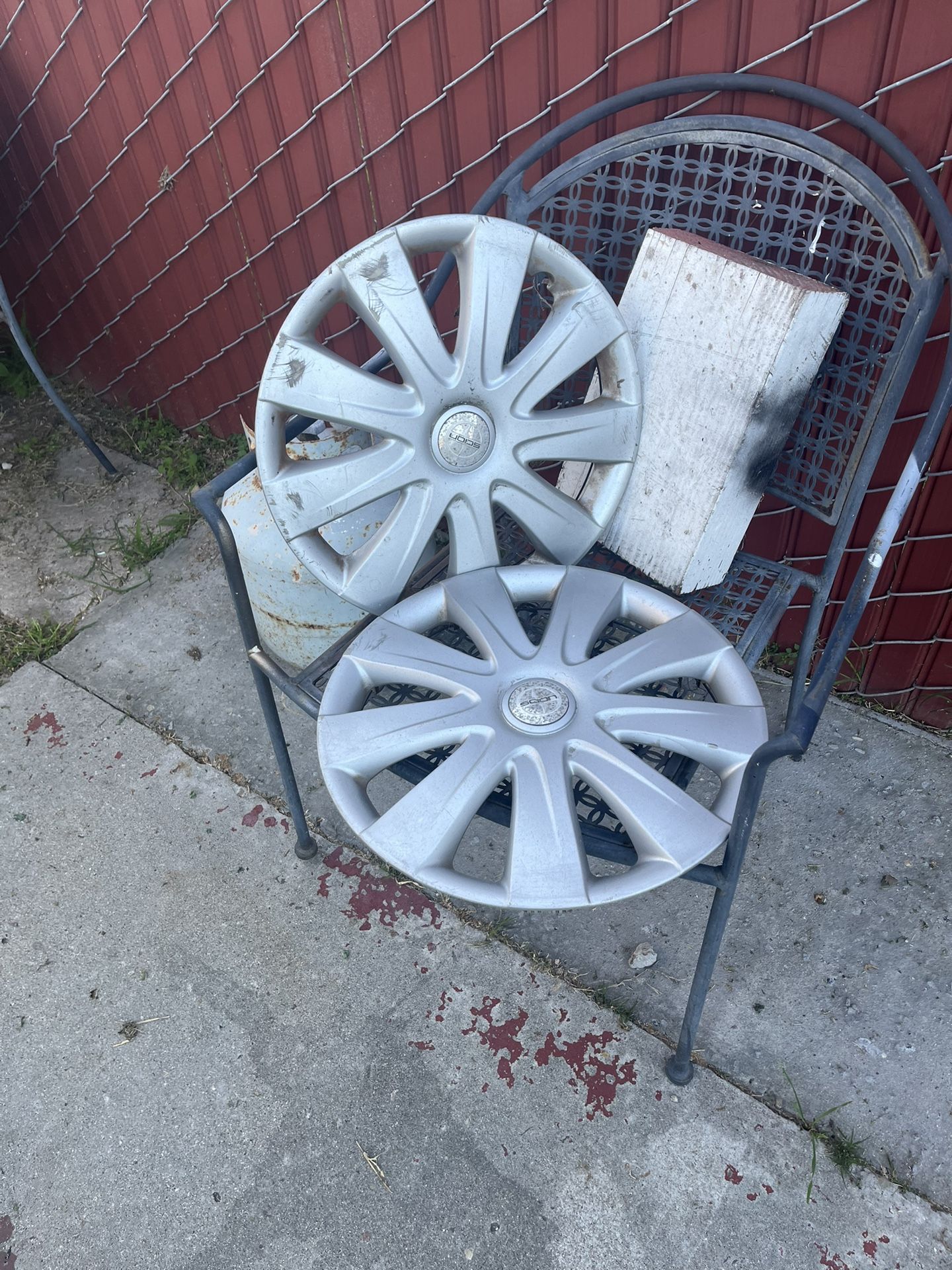 Scion XA, XB Hub Caps Wheel Covers free…