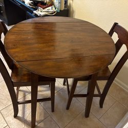 Bar Height Table & Chairs