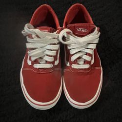 Vans Old Skool Bright Red Skate Shoe With Signature Stripe.  Youth Size 5.5