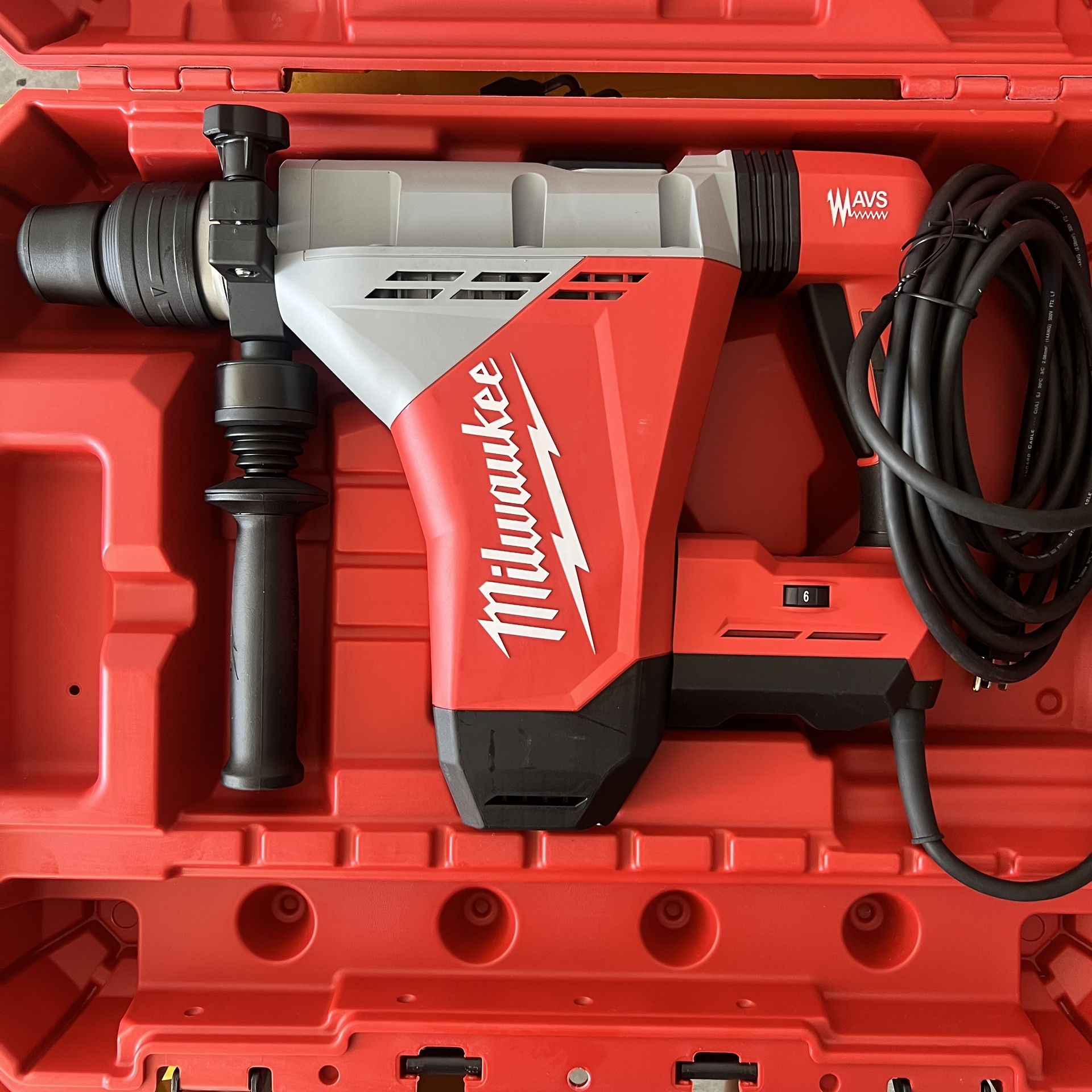 MILWAUKEE 1-3/4IN. SDS-MAX ROTARY HAMMER/Roto Martillo
