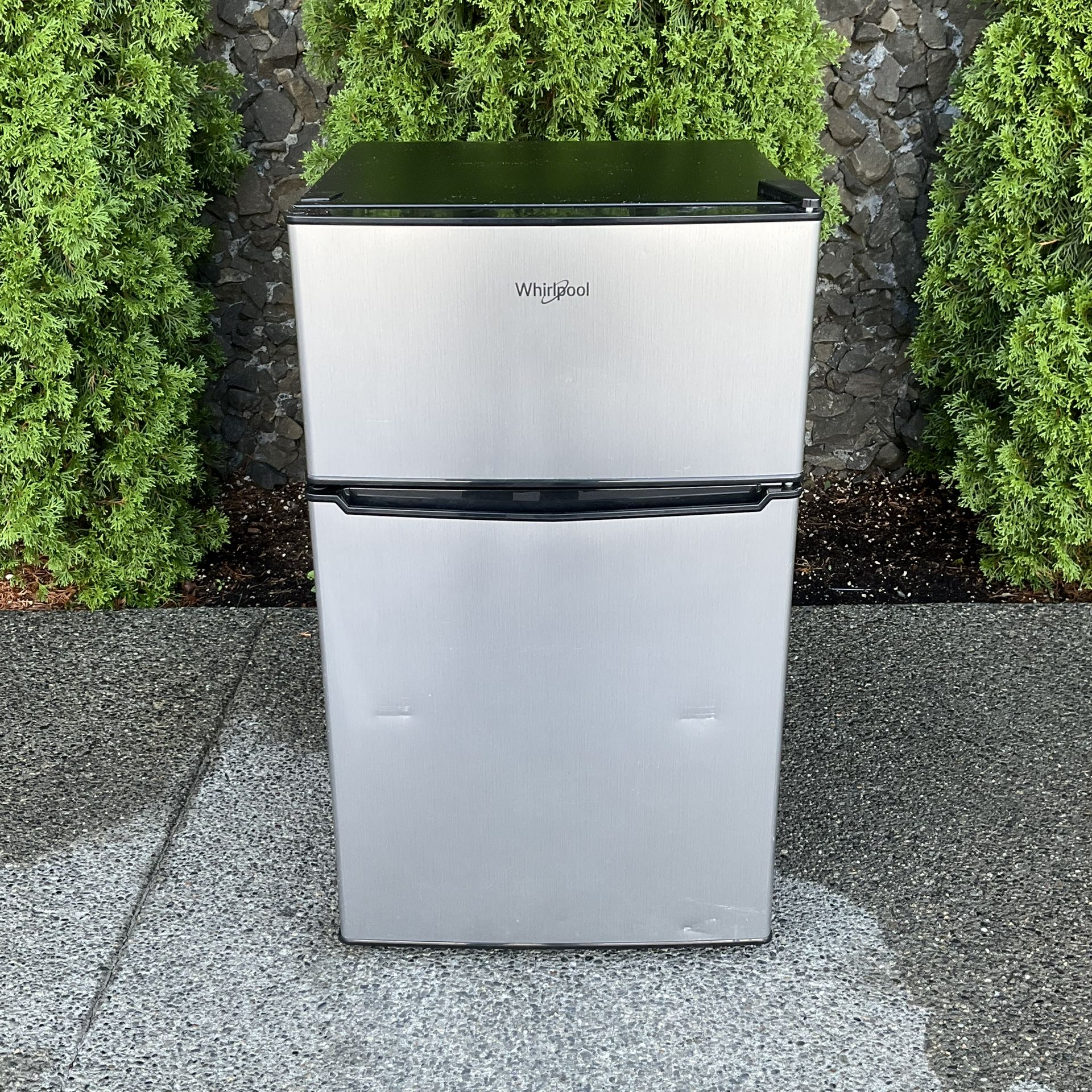 Whirlpool 3.1 Cu. Ft. Mini Fridge - Stainless Steel w/Shelves