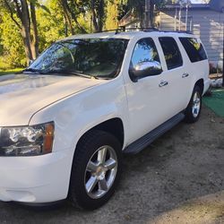 Chevy Suburban 4x4 2013 128 000 Miles 