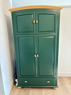 Thomasville hunter green Armoire with outlet for tv