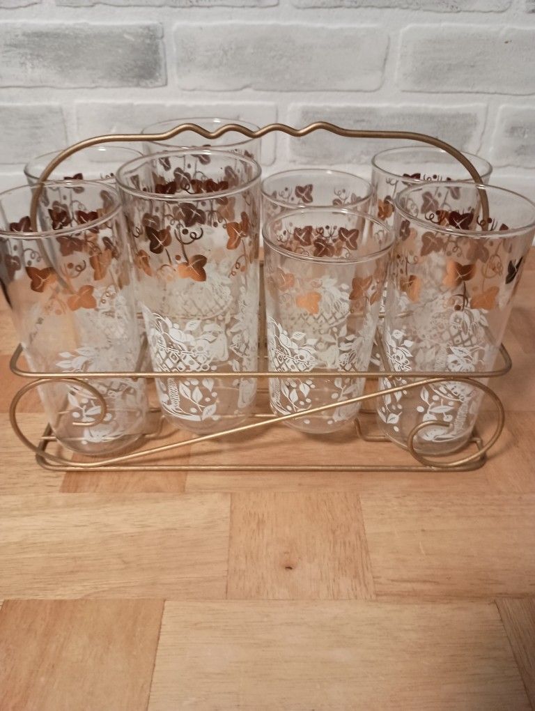 Vintage 1960s Gold Leaf And White Basket Design. Set 6 Plus 2 Smaller Bonus. Plus Rack