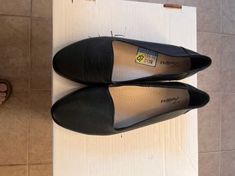 Trotters Black Leather Slip-On Flats