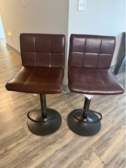 2 bar stools