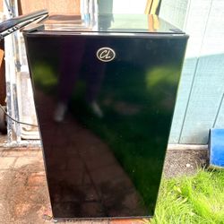 CoolLogic Mini Fridge