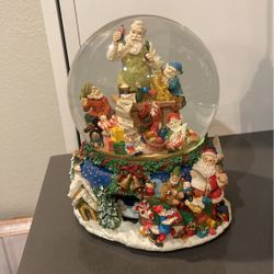 Musical Christmas Globe