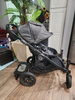 City select stroller with glider board (can add a second seat-attachments are ready)