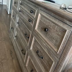 Garage Sale 8-23 And 24 809 Discovery St Sp 6