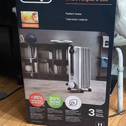 DeLonghi Oil-Filled Radiator Heater - TRRSO715E