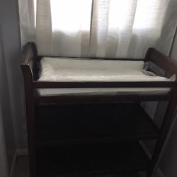 Changing Table / Dresser