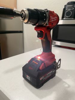 Milwaukee M18 Brushless Drill with XC8.0 Battery