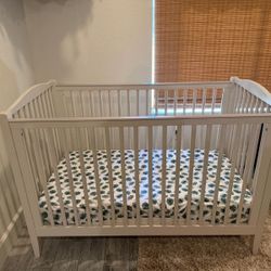 2-in-1 Convertible Crib & Toddler Bed