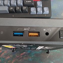 Intel NUC mini PC Model: BOXNUC8I5BEK1