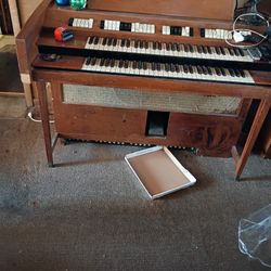 Vintage Conn Electric Organ