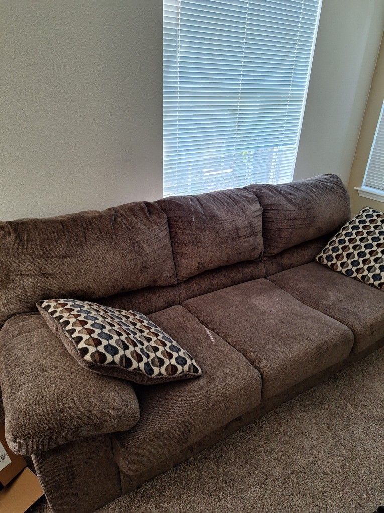 Couch/sofa Clean No Pet Non-smoking Family Great Condition