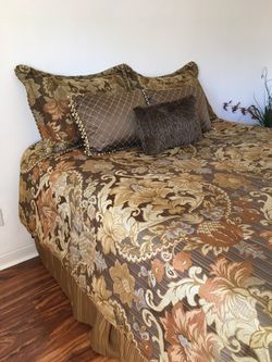Queen Comforter Set