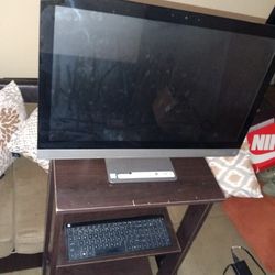 18" HP Computer + Keyboard 