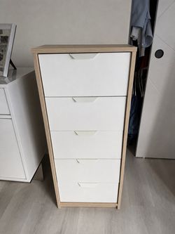 Modern 5-Drawer Dresser – White & Light Wood