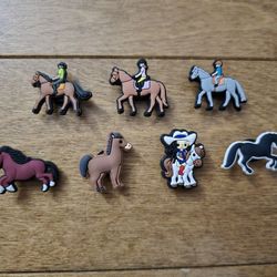 Lot Of 7 Horse Shoe Charms 