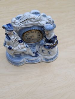 Blue & White Porcelain Courting-Couple Quartz Mantel Clock