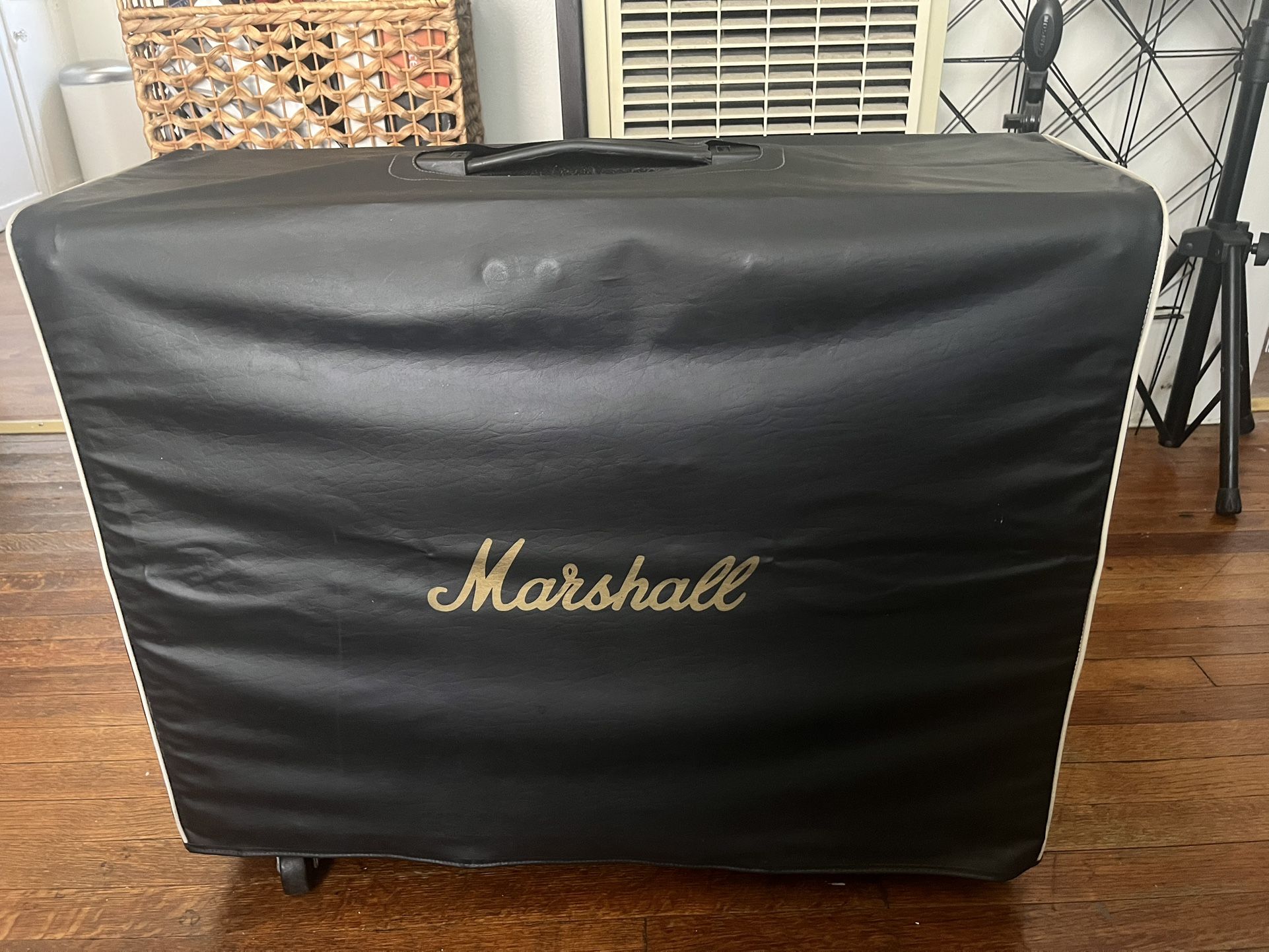Marshall 60W Tube Amp. Very Lightly Used. In Excellent Condition