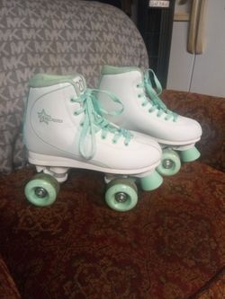 Roller derby skates