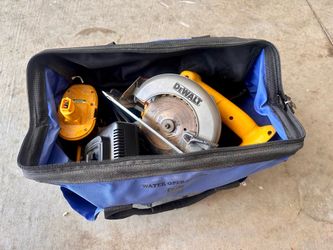 Dewalt 18 V drill and saw with case and bag