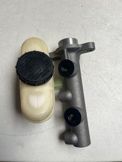 99 Mustang Brake Master Cylinder  W/o Traction